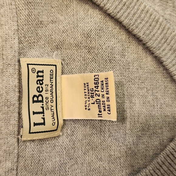 L.L. Bean Men's Light Gray V Neck, Long Sleeve, Lightweight, Pull Over Sweater - Picture 6 of 7